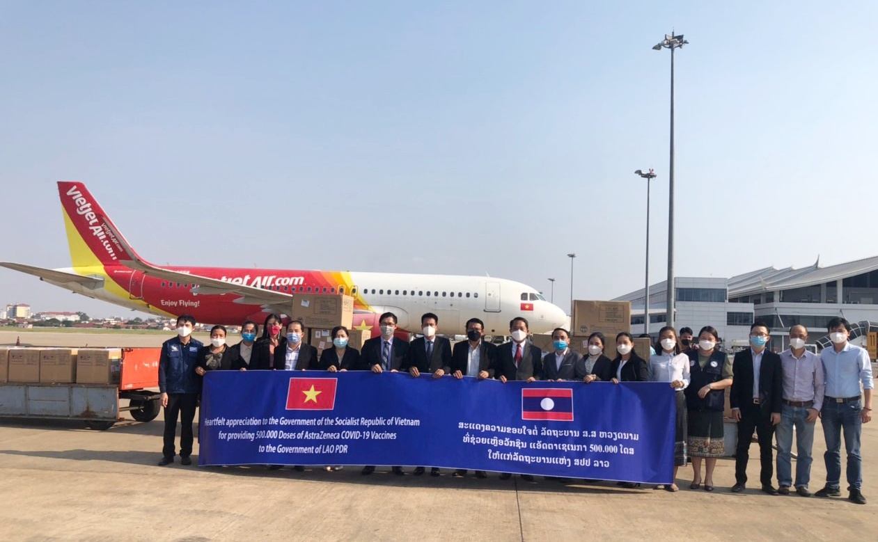 Vietjet,  van chuyen vaccine anh 4