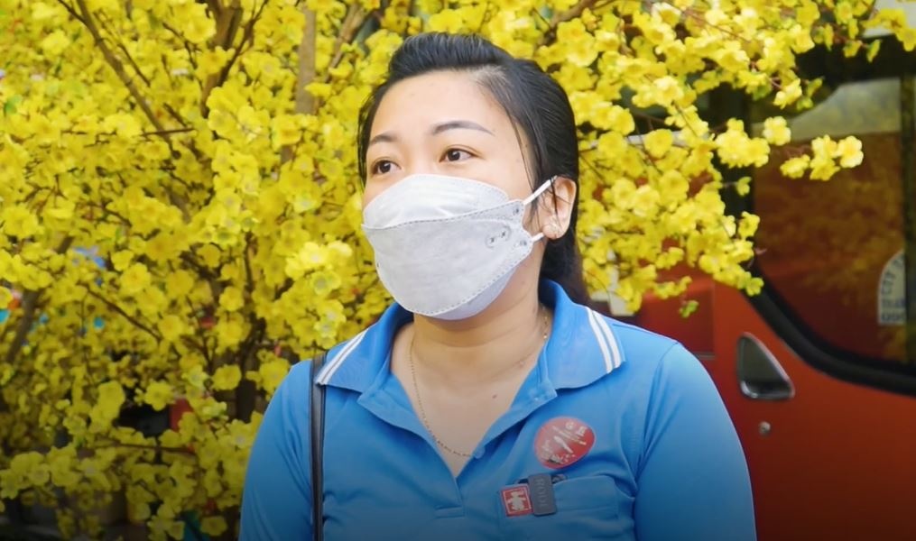 Nguoi lao dong hung khoi tren chuyen xe 'Tet chung mot nha' hinh anh