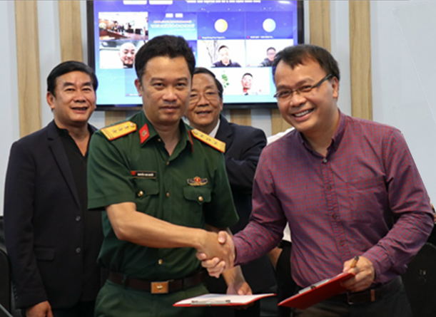 Trung tam Chuyen doi so va Ung dung CN Khanh Hoa ky hop tac chien luoc hinh anh