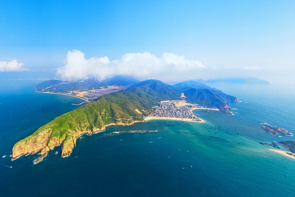 Dong luc but pha cua du lich Quy Nhon hinh anh