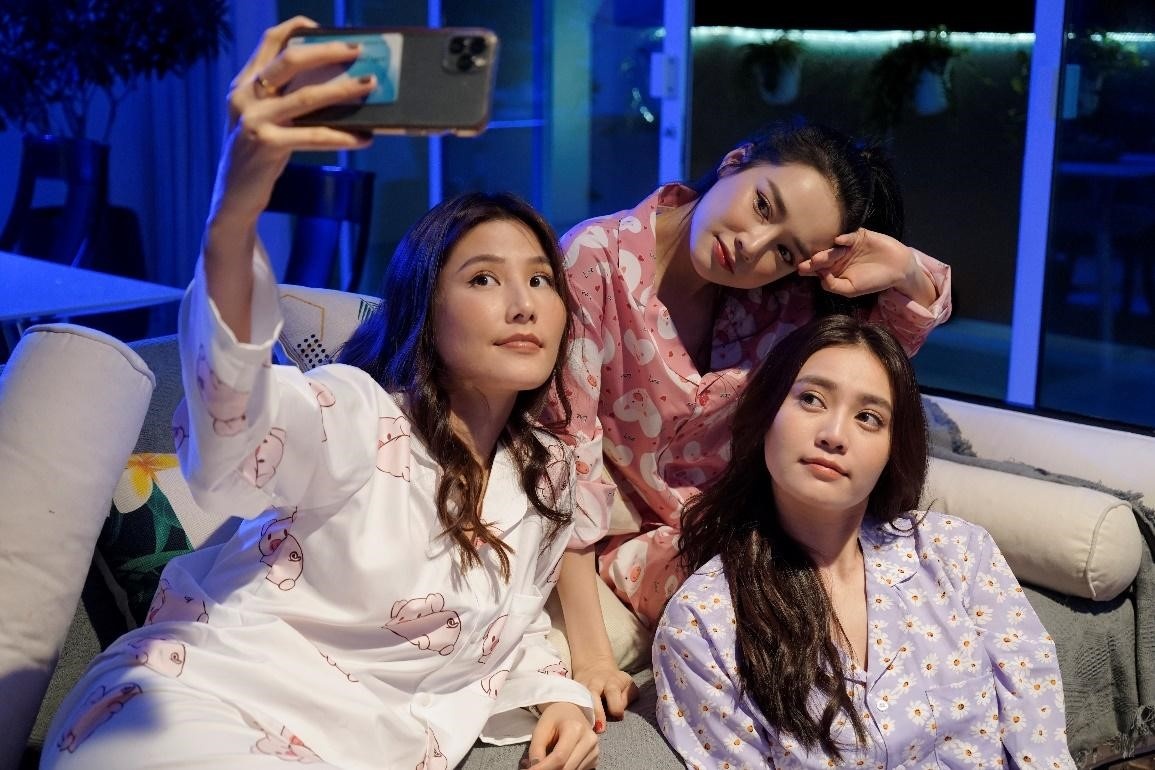 '1990' - mon khai vi hap dan tren ban tiec phim Tet hinh anh