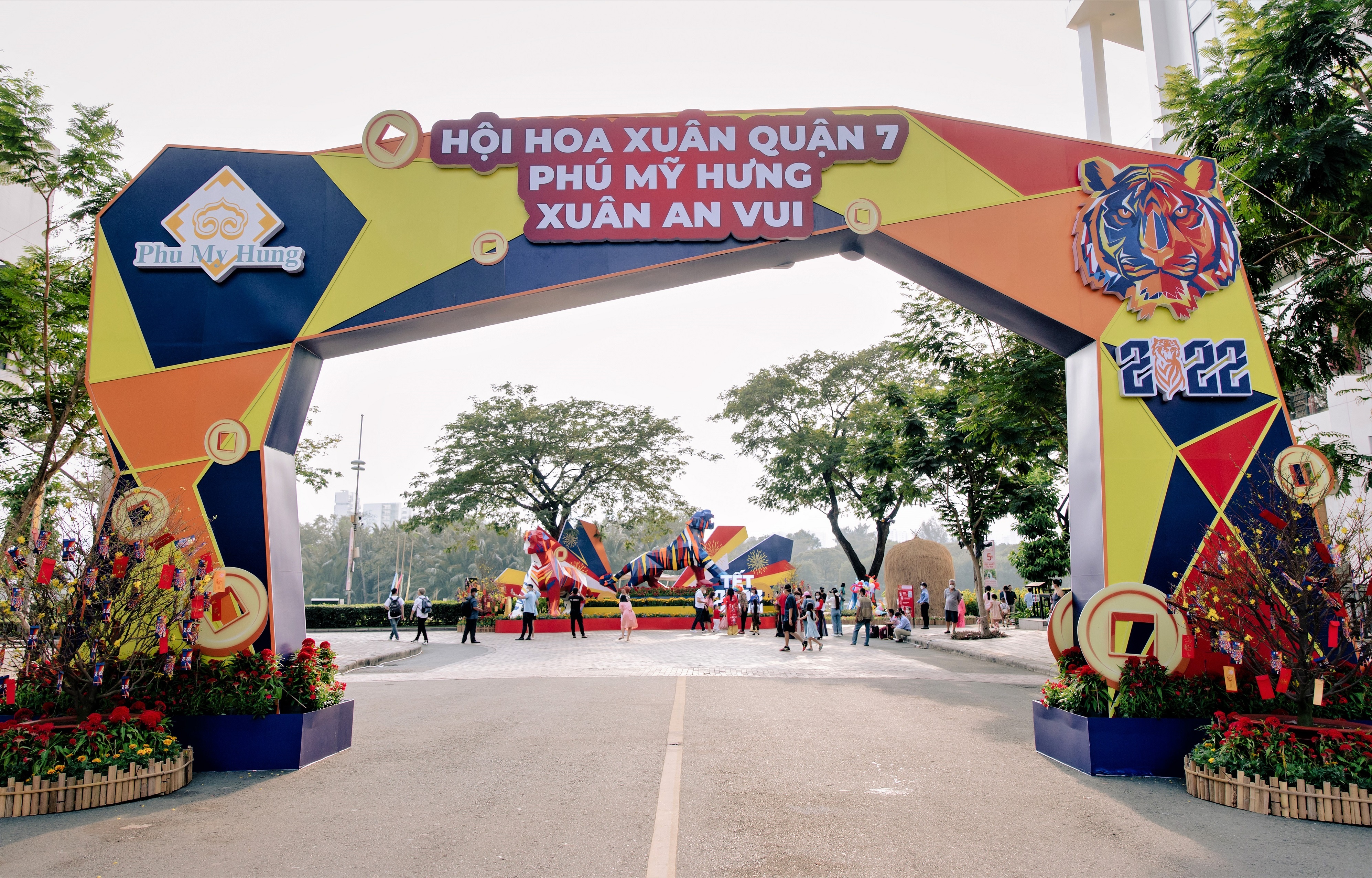 Le hoi hoa xuan Phu My Hung anh 1