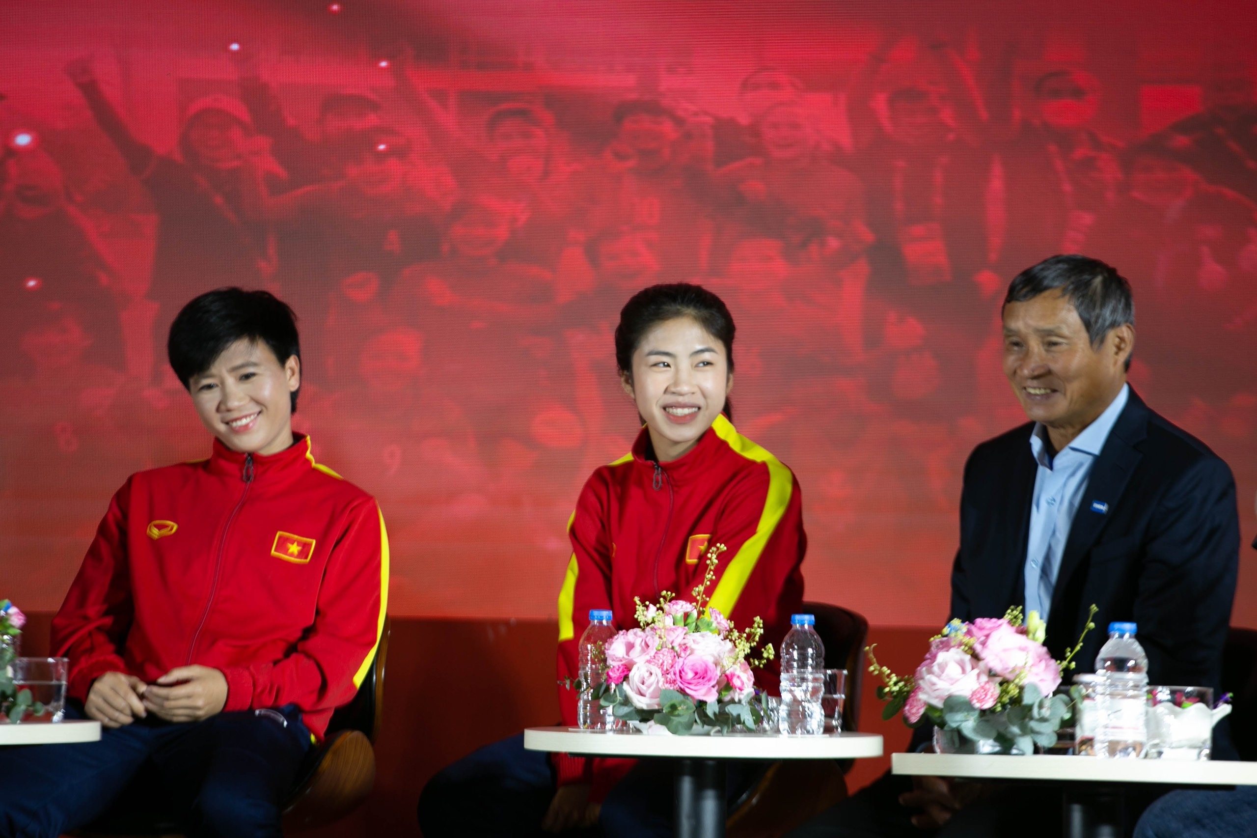 HLV Mai Duc Chung tran tro ve tam ve du World Cup 2023 hinh anh