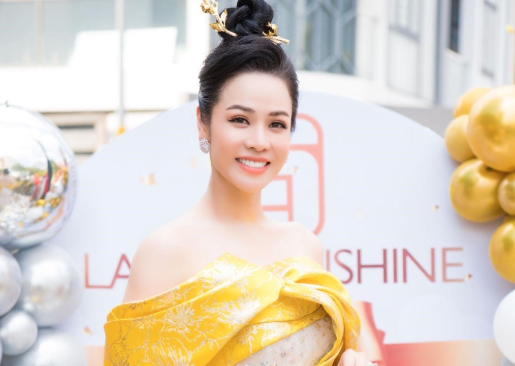 Nhat Kim Anh khai truong tru so moi cua Laura Sunshine hinh anh