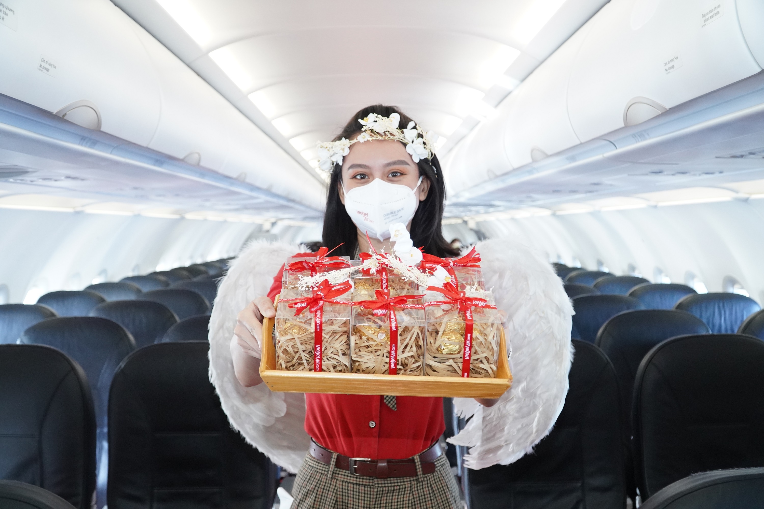 Chuyen bay dac biet mung le tinh nhan cua Vietjet hinh anh