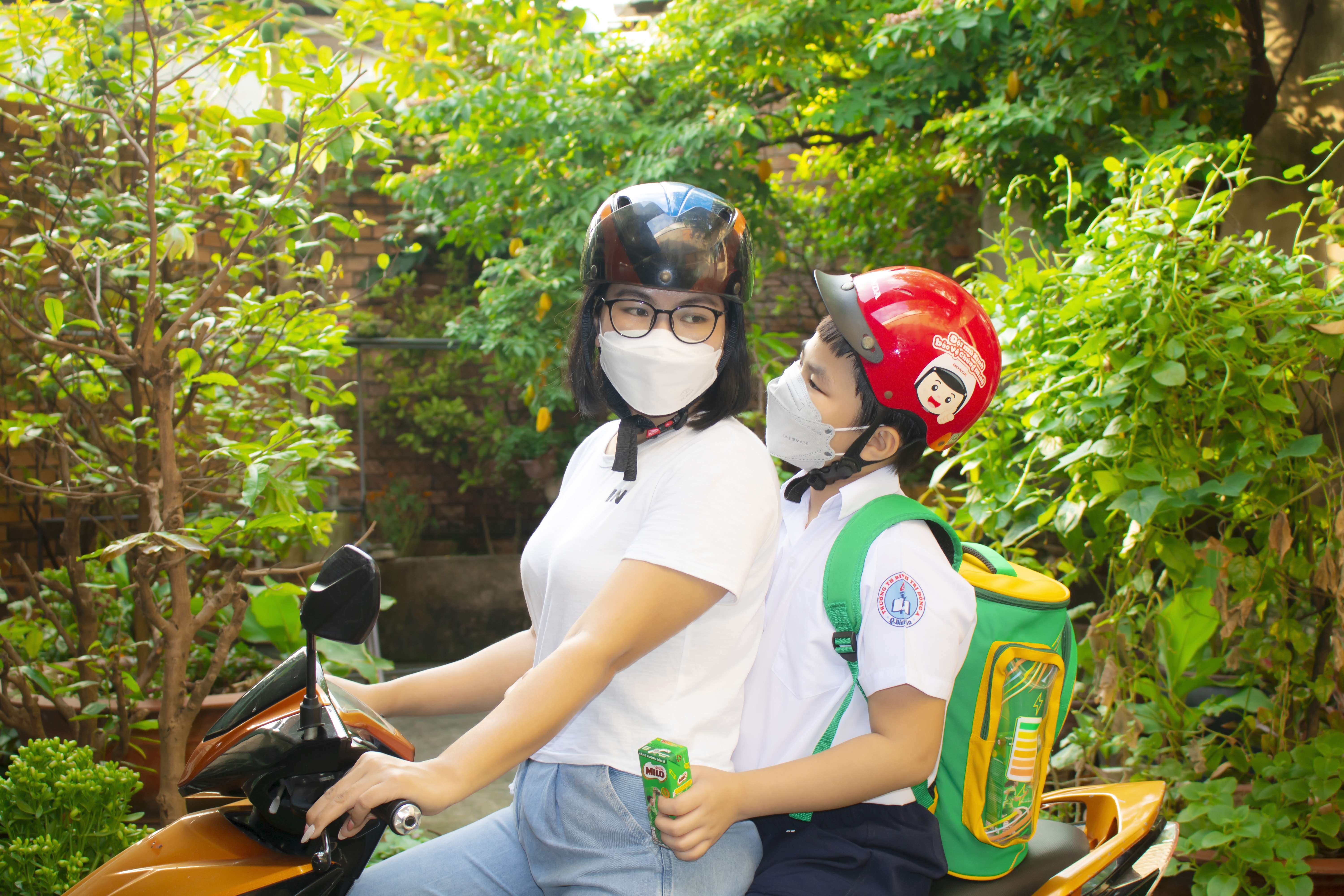 Noi niem cua phu huynh khi con tuu truong sau nua nam hoc truc tuyen hinh anh