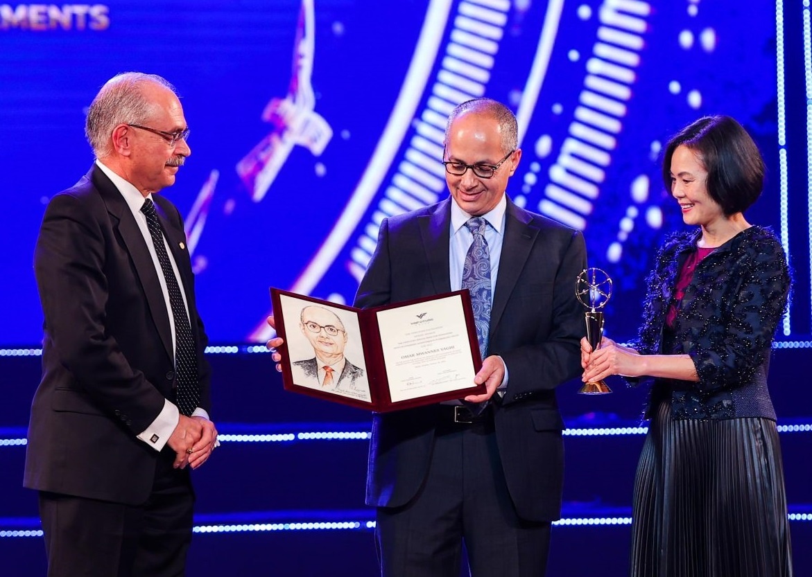 Quy VinFuture mo cong nhan de cu mua giai 2022 hinh anh