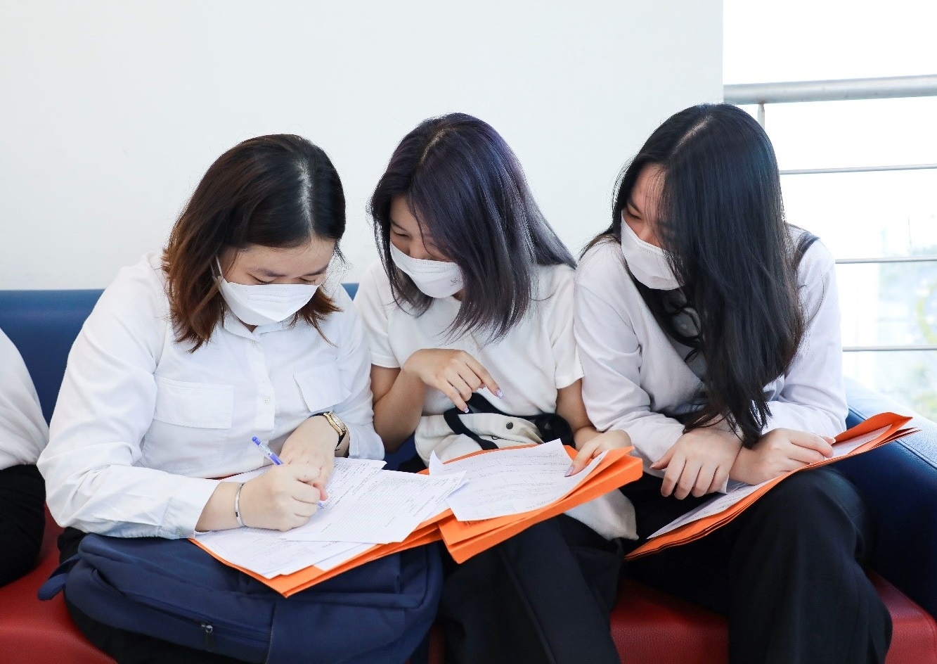 Ngay hoi dinh huong nghe cho hon 2.000 sinh vien UEF truoc tot nghiep hinh anh