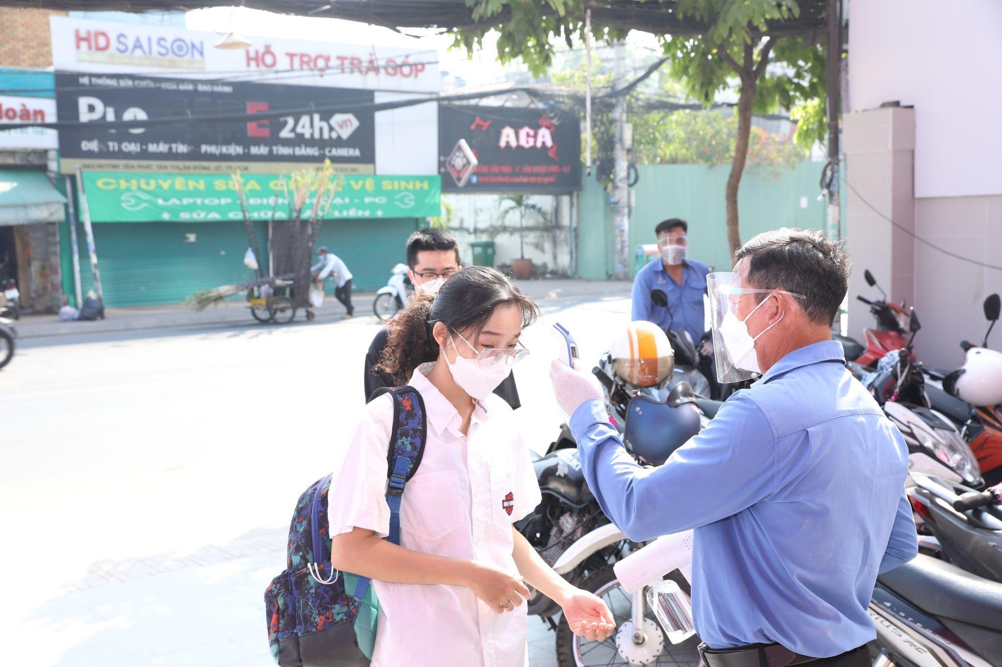 mo chi nhanh moi,  cham soc sac dep anh 3