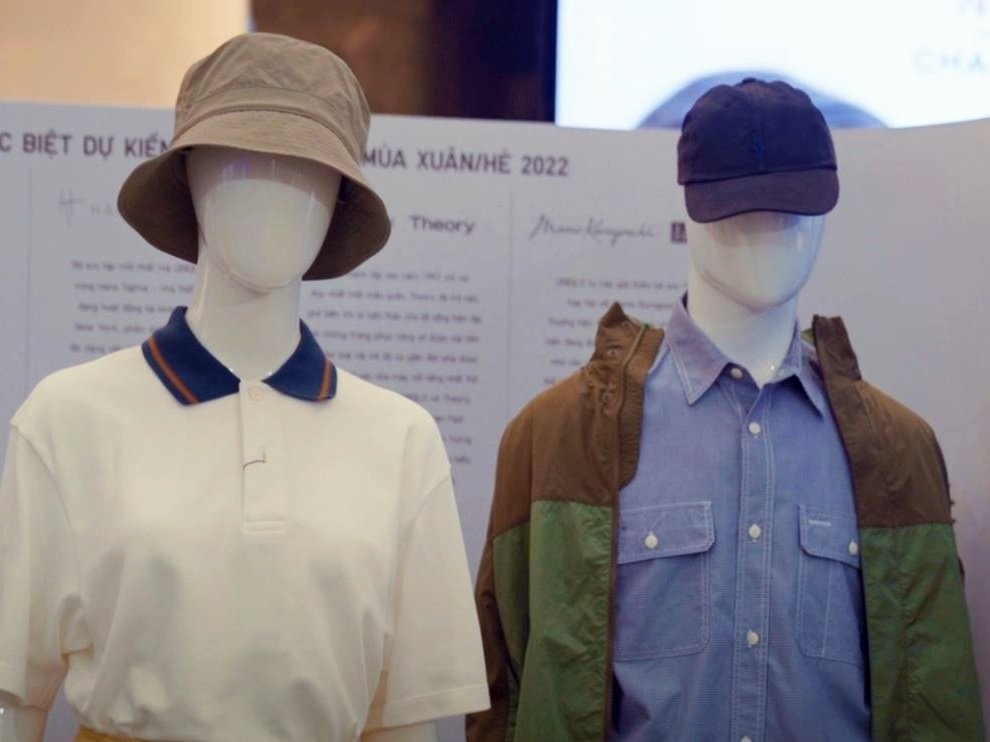 Uniqlo ke cau chuyen 'niem vui trang phuc' qua BST Xuan He 2022 hinh anh