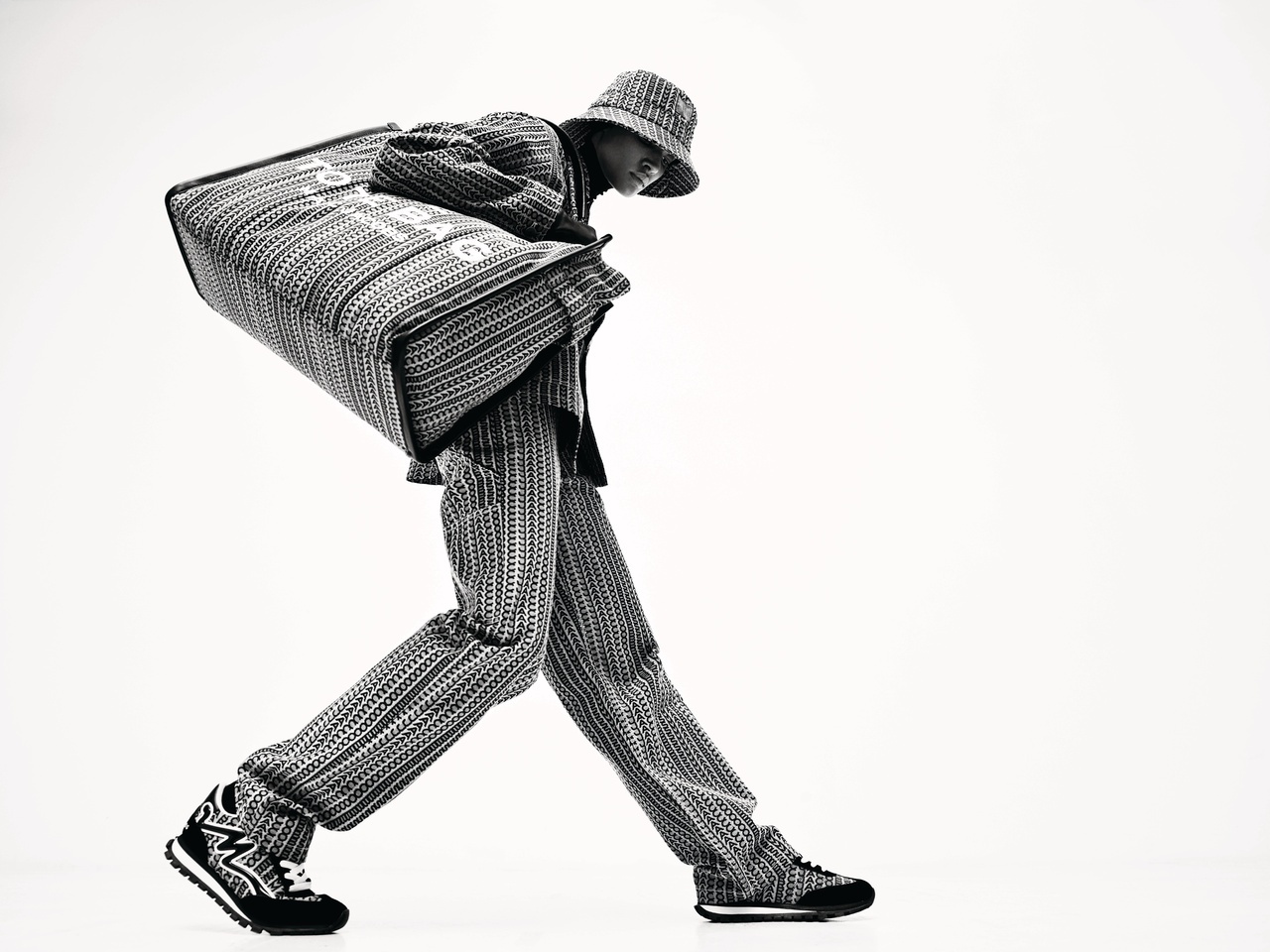 Marc Jacobs Monogram anh 6