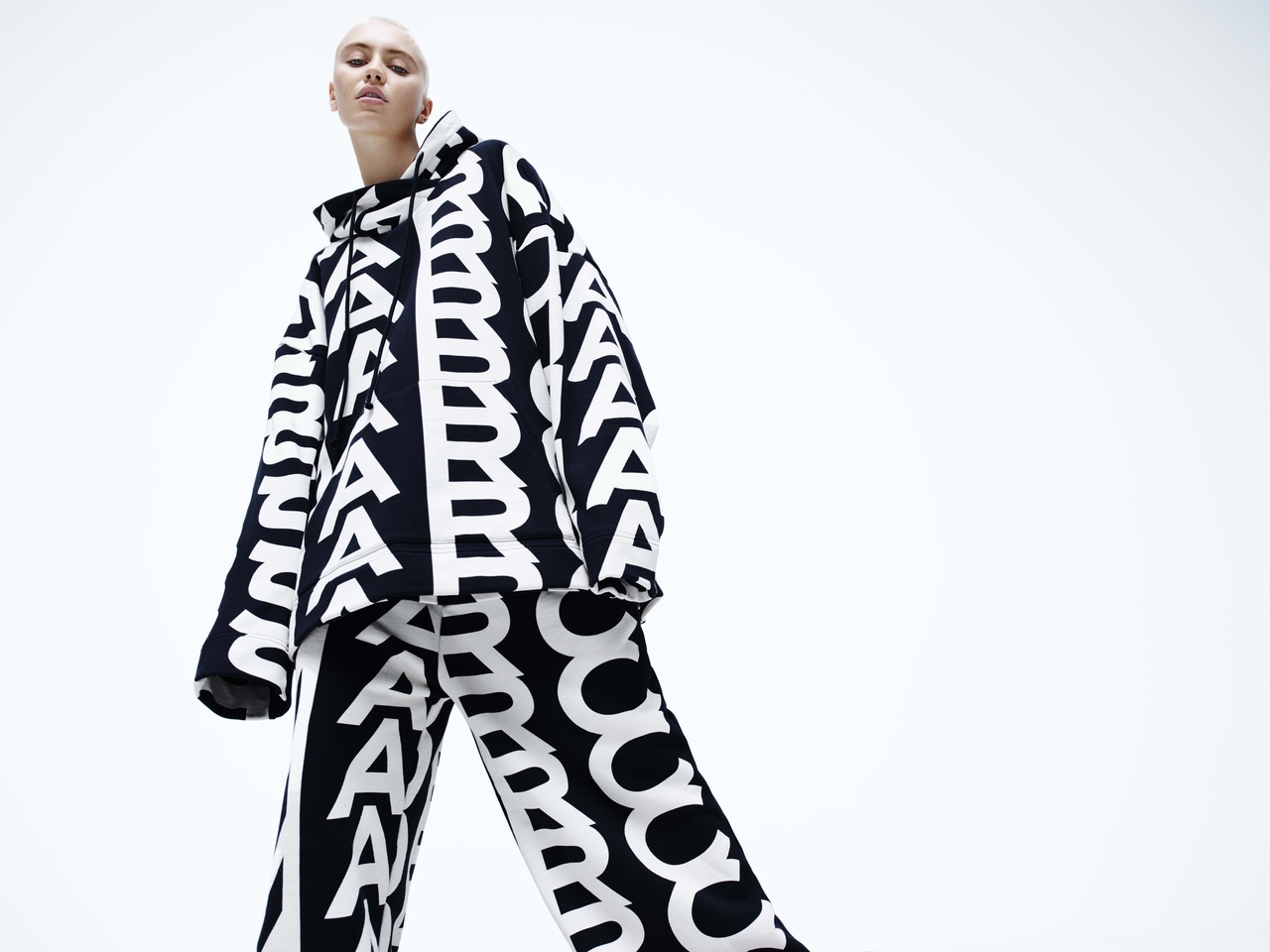 Marc Jacobs Monogram anh 3