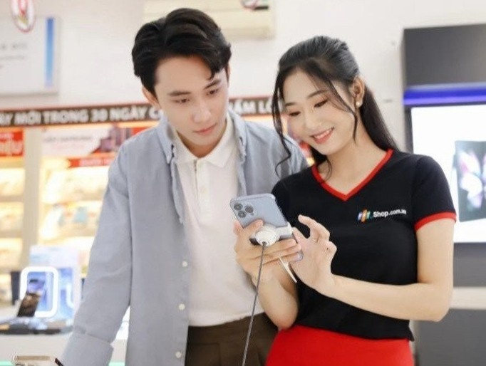 Mung ngay 8/3, FPT Shop giam gia 10%, bao hanh den 2 nam hinh anh