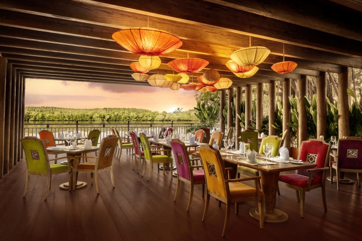 An Lam Retreats Saigon River,  nha hang Sen anh 3