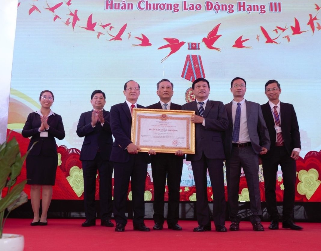 cong ty duoc,  suc khoe anh 1