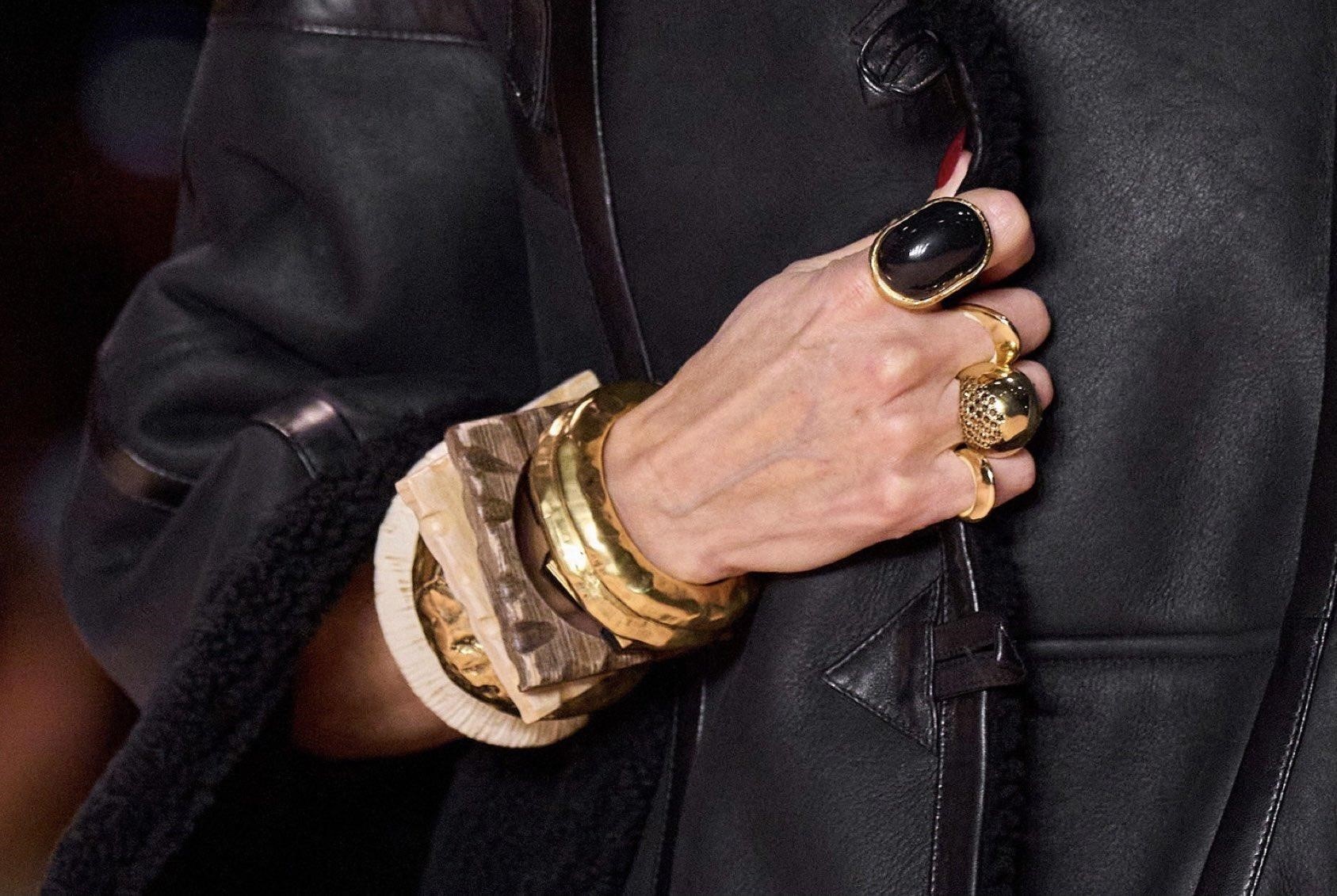 Yves Saint Laurent anh 16