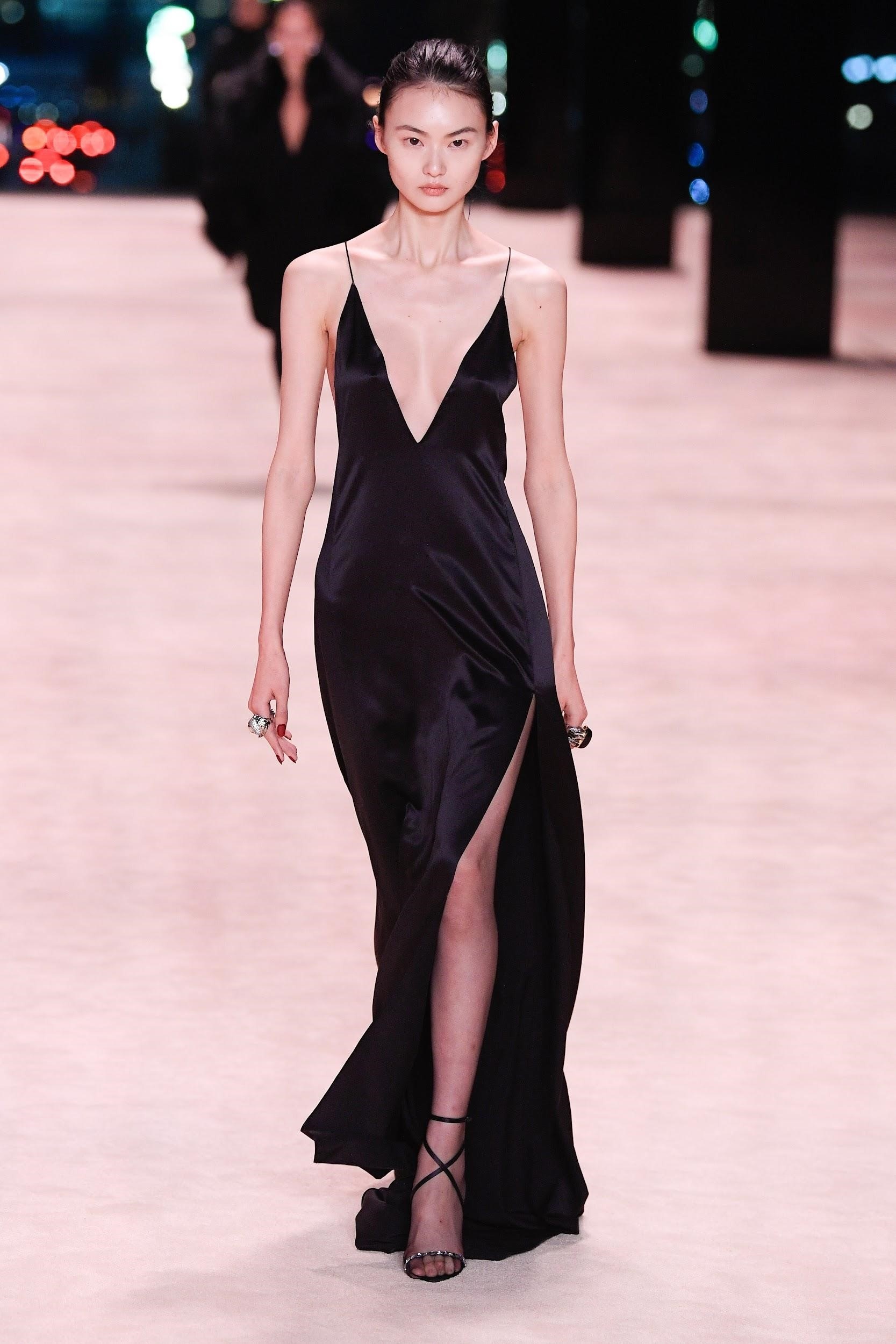 Yves Saint Laurent ảnh 18 Yves Saint Laurent anh 18