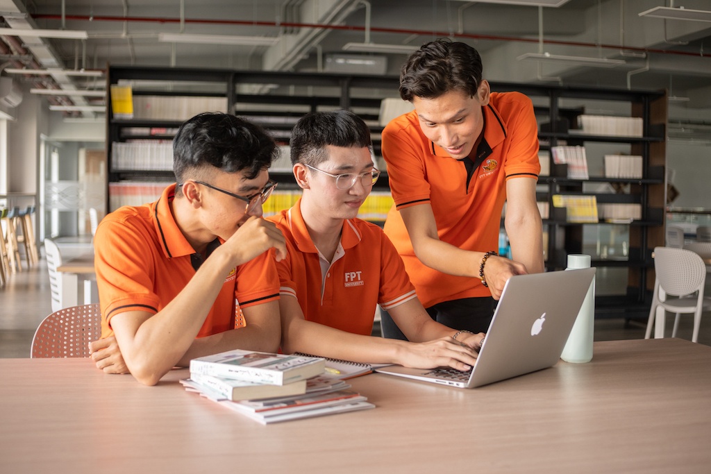 Dai hoc FPT anh 2