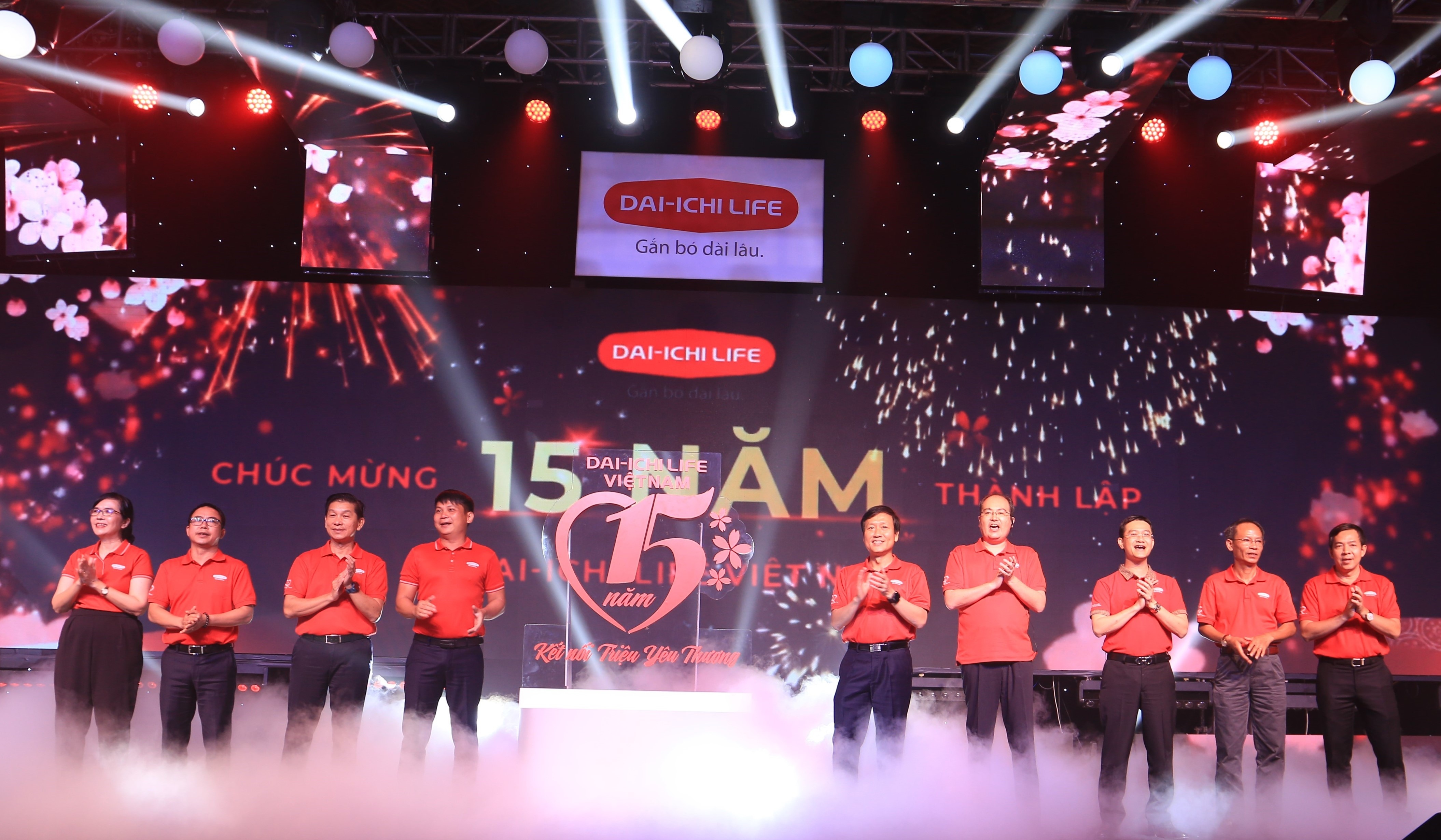 15 nam 'Ket noi trieu yeu thuong' cua Dai-ichi Life Viet Nam hinh anh
