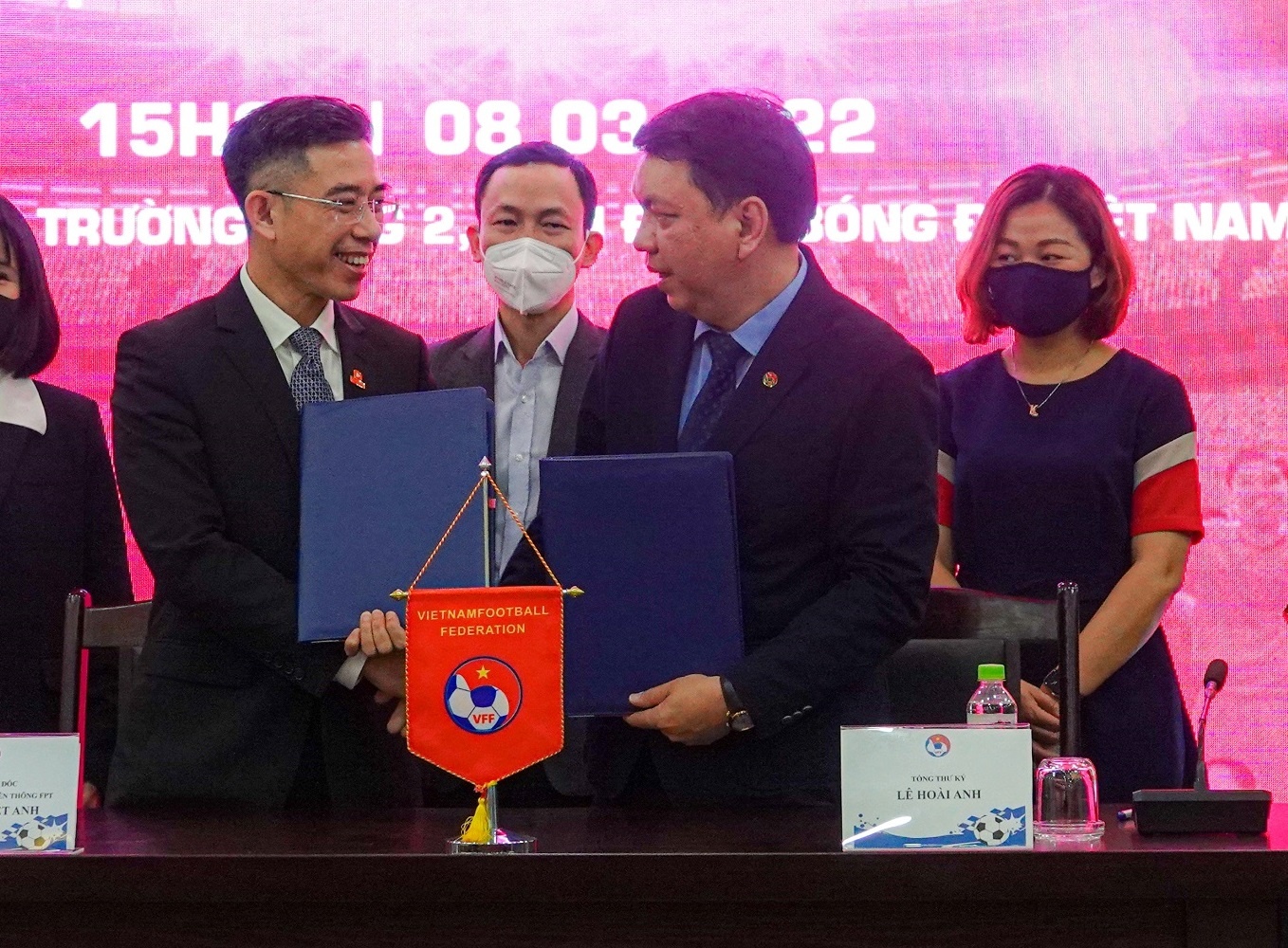 FPT Telecom bat tay VFF ho tro viec lam cho tuyen thu nu sau giai nghe hinh anh