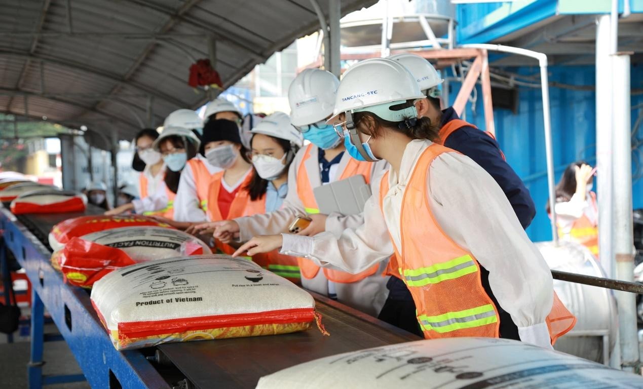 UEF,  tuyển sinh ảnh 1 UEF,  tuyen sinh anh 1