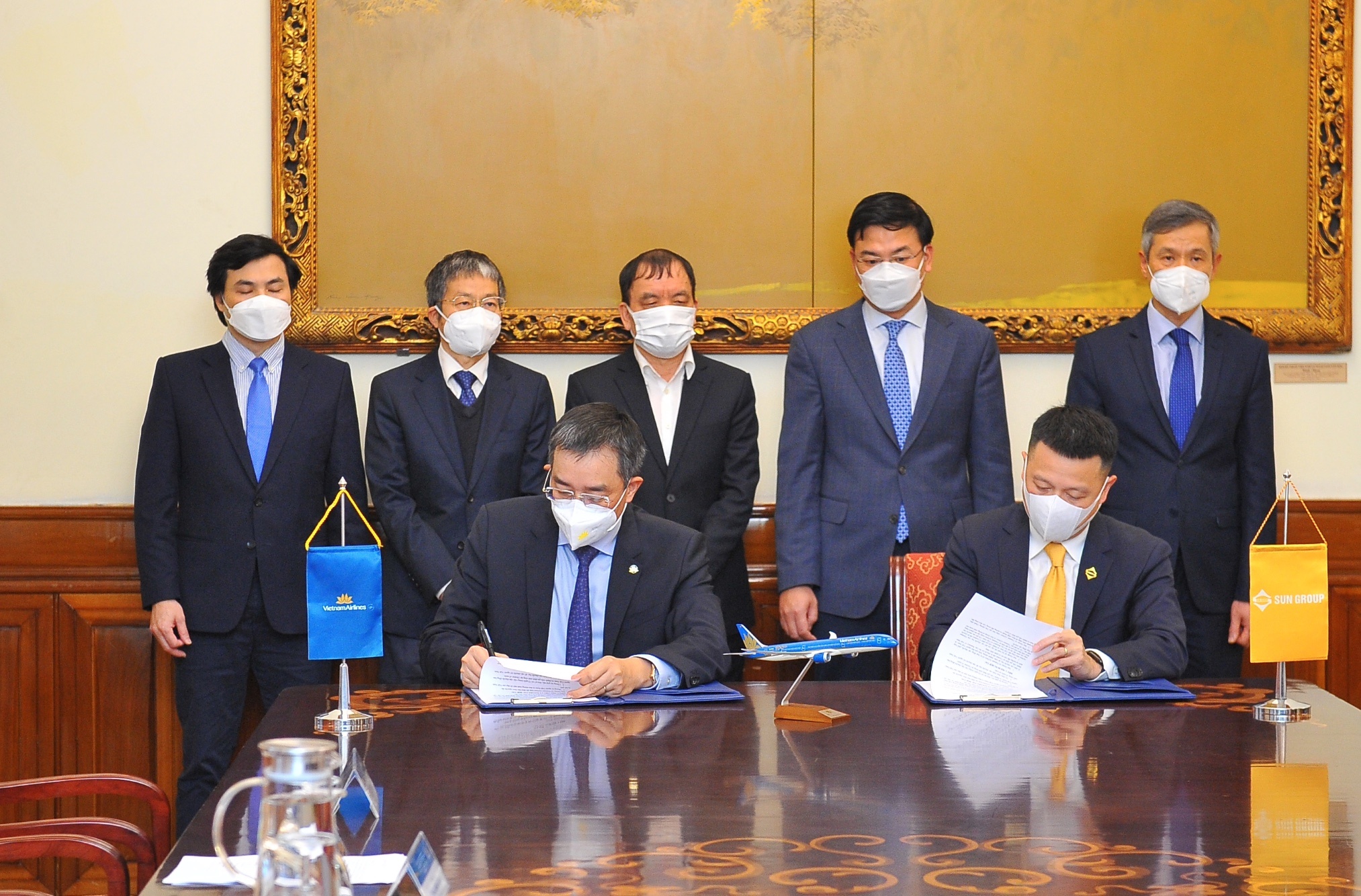 dua nguoi Viet tu Ukraine ve nuoc anh 4