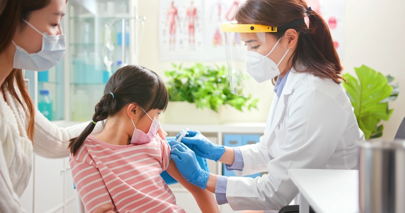 Nhung dieu cha me can luu y khi tre 5-11 tuoi tiem vaccine hinh anh