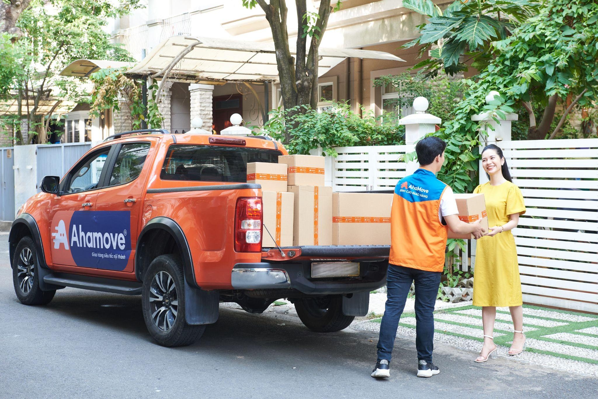 Ahamove,  giao hang bang xe ban tai anh 1