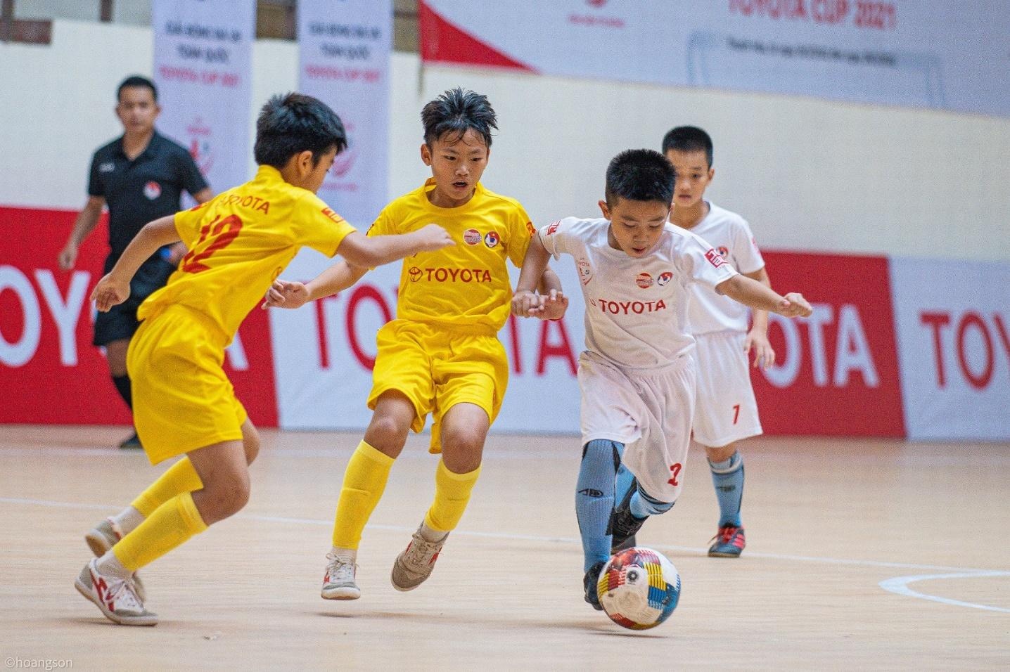 Toyota Cup thap sang uoc mo cua cau thu tre hinh anh