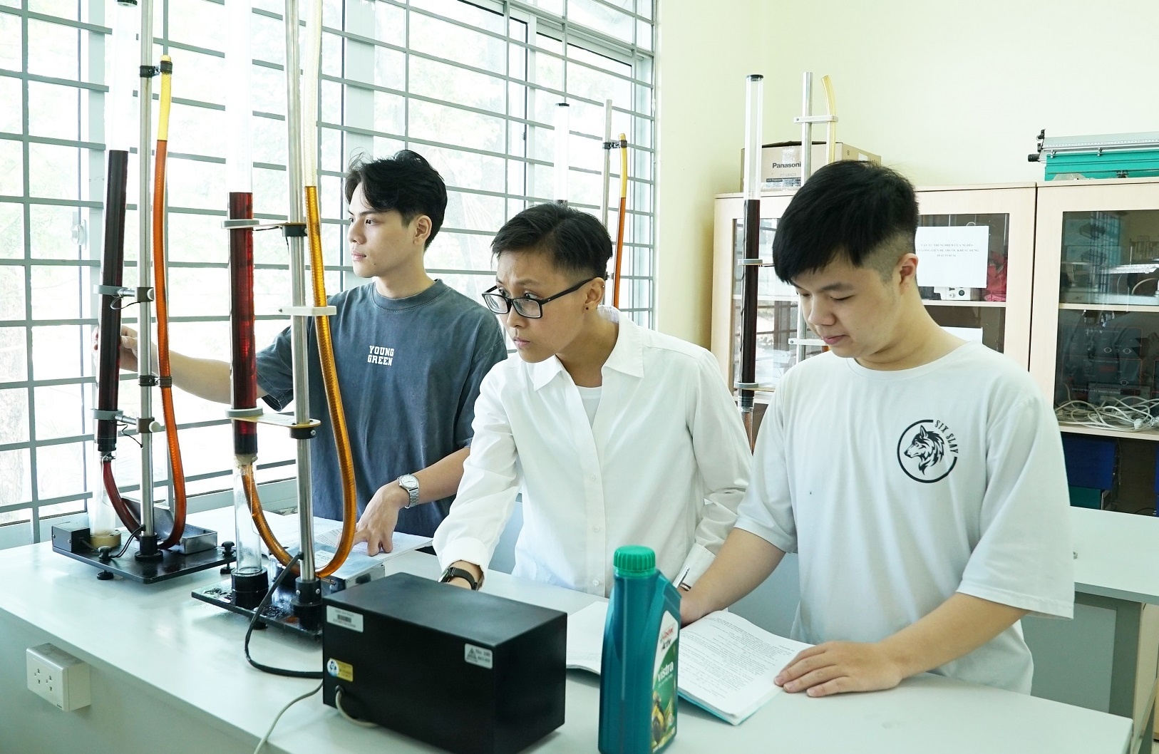 Uu diem cua chuong trinh chat luong cao tai Truong DH Bach khoa TP.HCM hinh anh