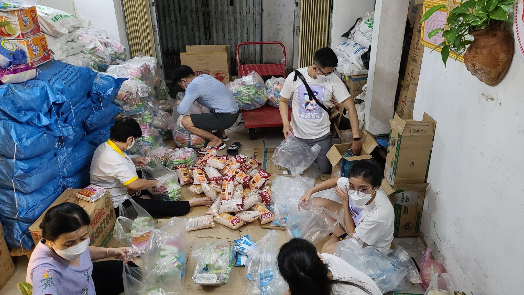 tôn vinh phụ nữ, vì cộng đồng ảnh 3 ton vinh phu nu, vi cong dong anh 3