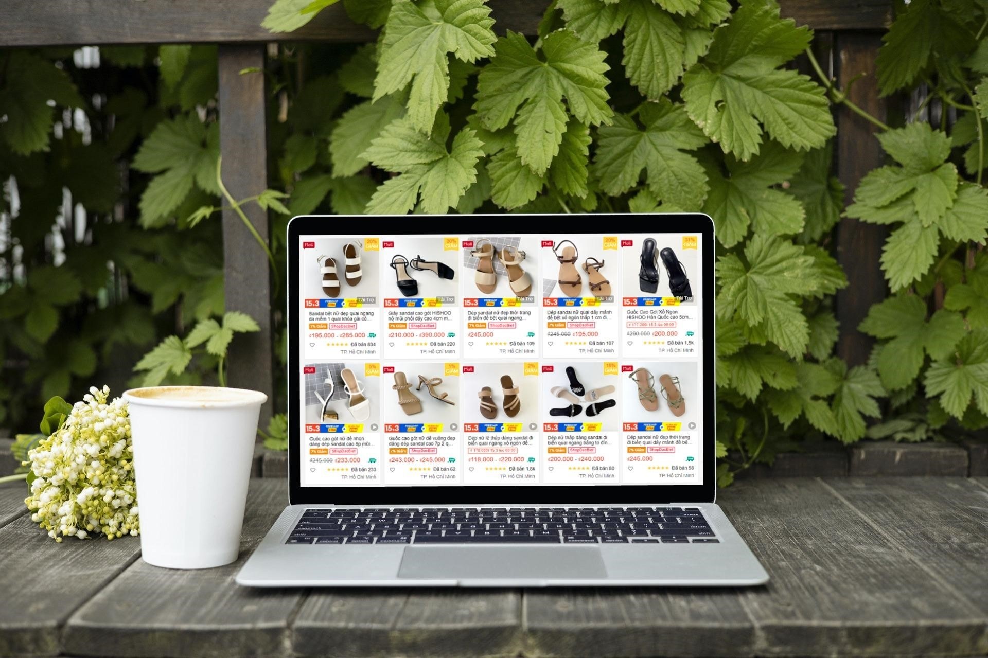 Doanh nghiep tim duong len san thuong mai dien tu hinh anh