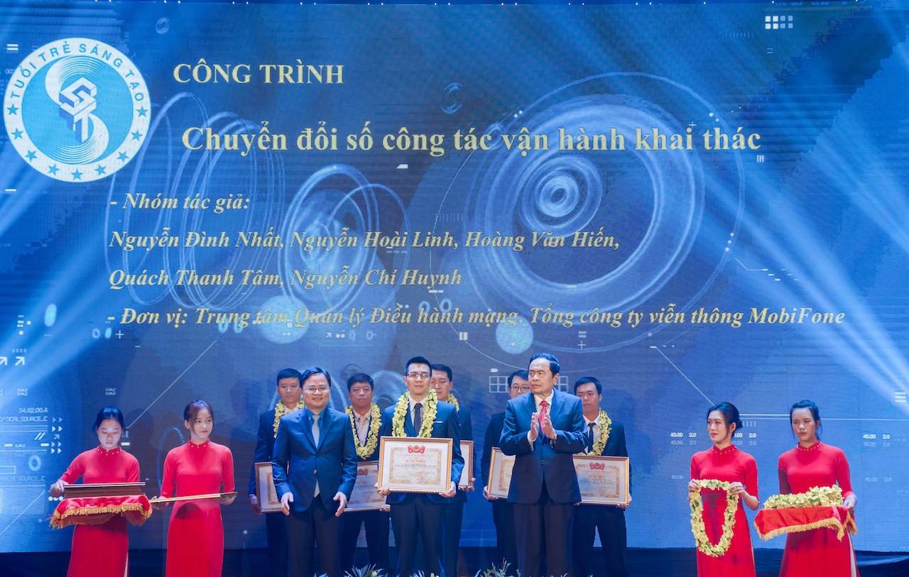 MobiFone,  doan thanh nien anh 1