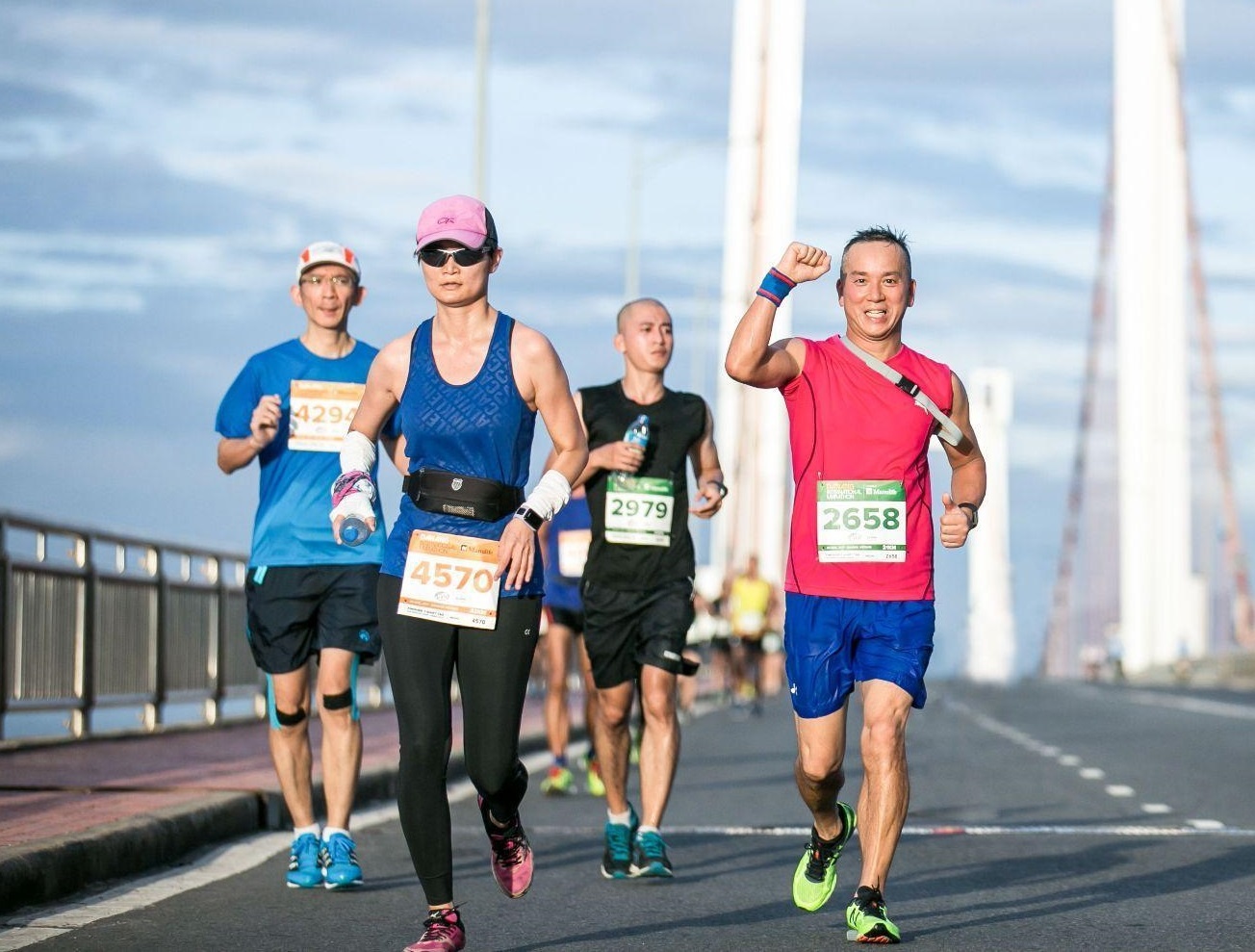 Khoi dong giai Manulife Danang International Marathon 2022 hinh anh