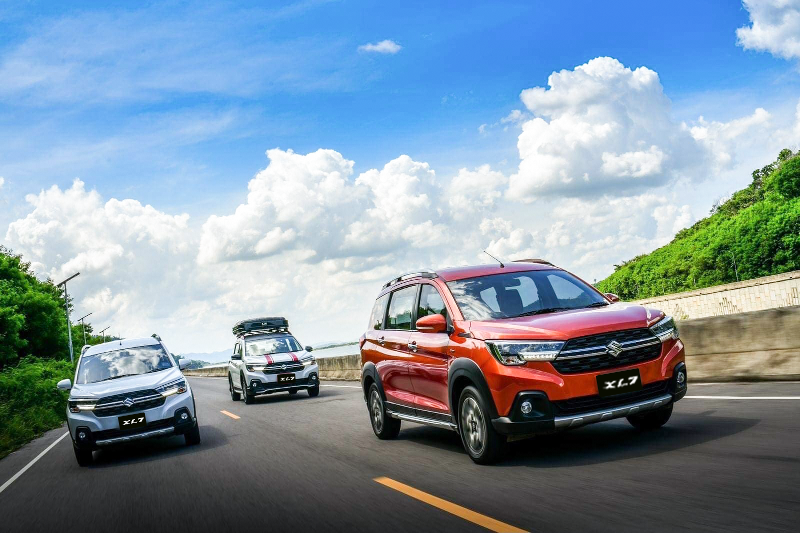Suzuki XL7 giu suc hut trong phan khuc SUV do thi hinh anh