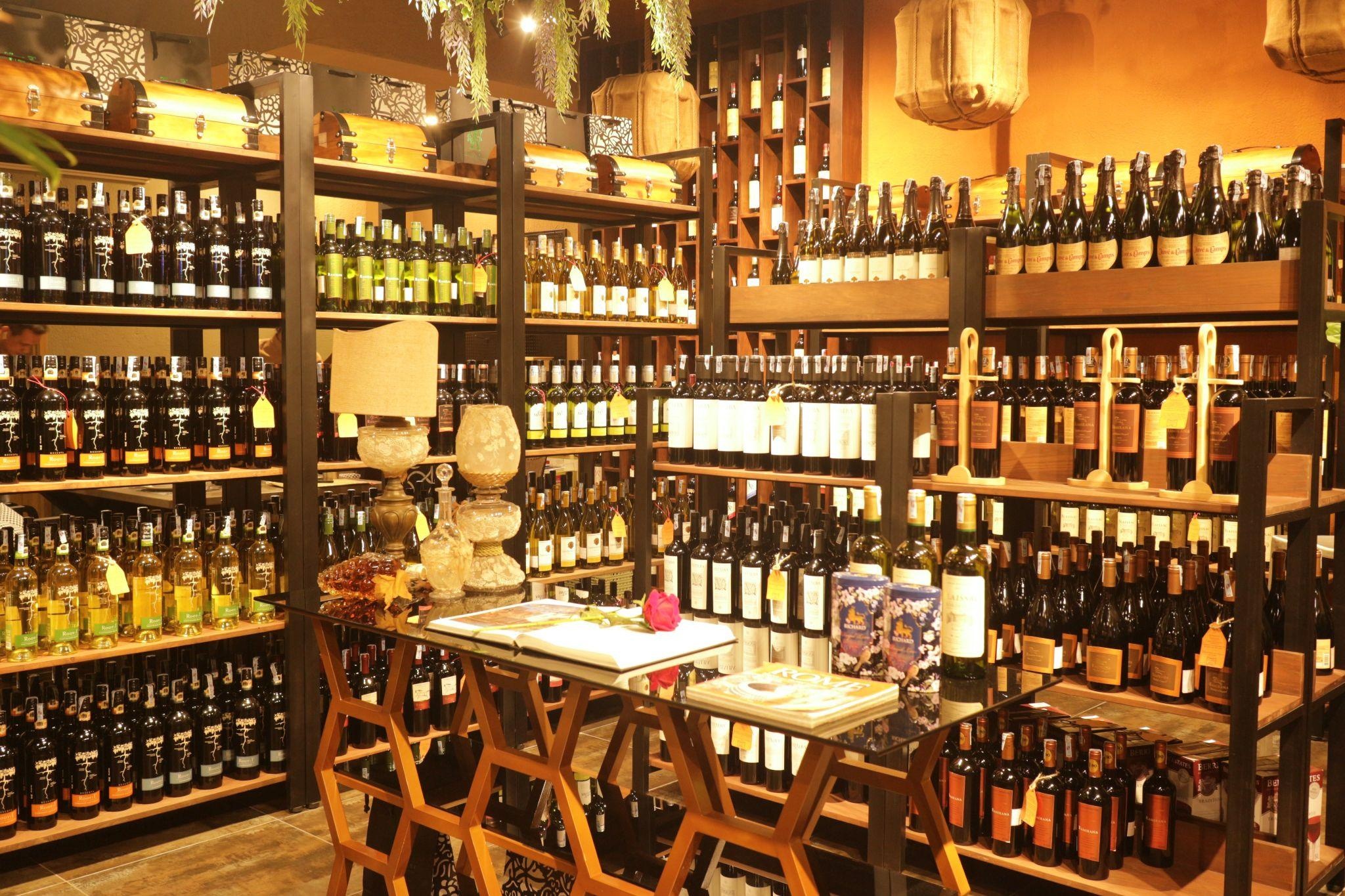 Wine Cellar Saigon anh 2