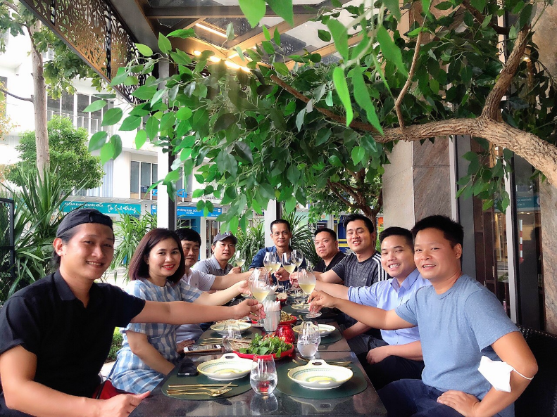 Wine Cellar Saigon anh 3