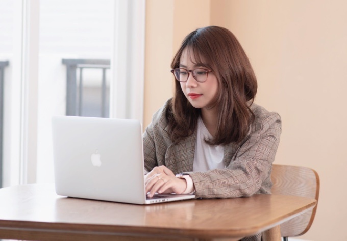 Hoc Van sang tao voi co giao 9X Suong Mai hinh anh