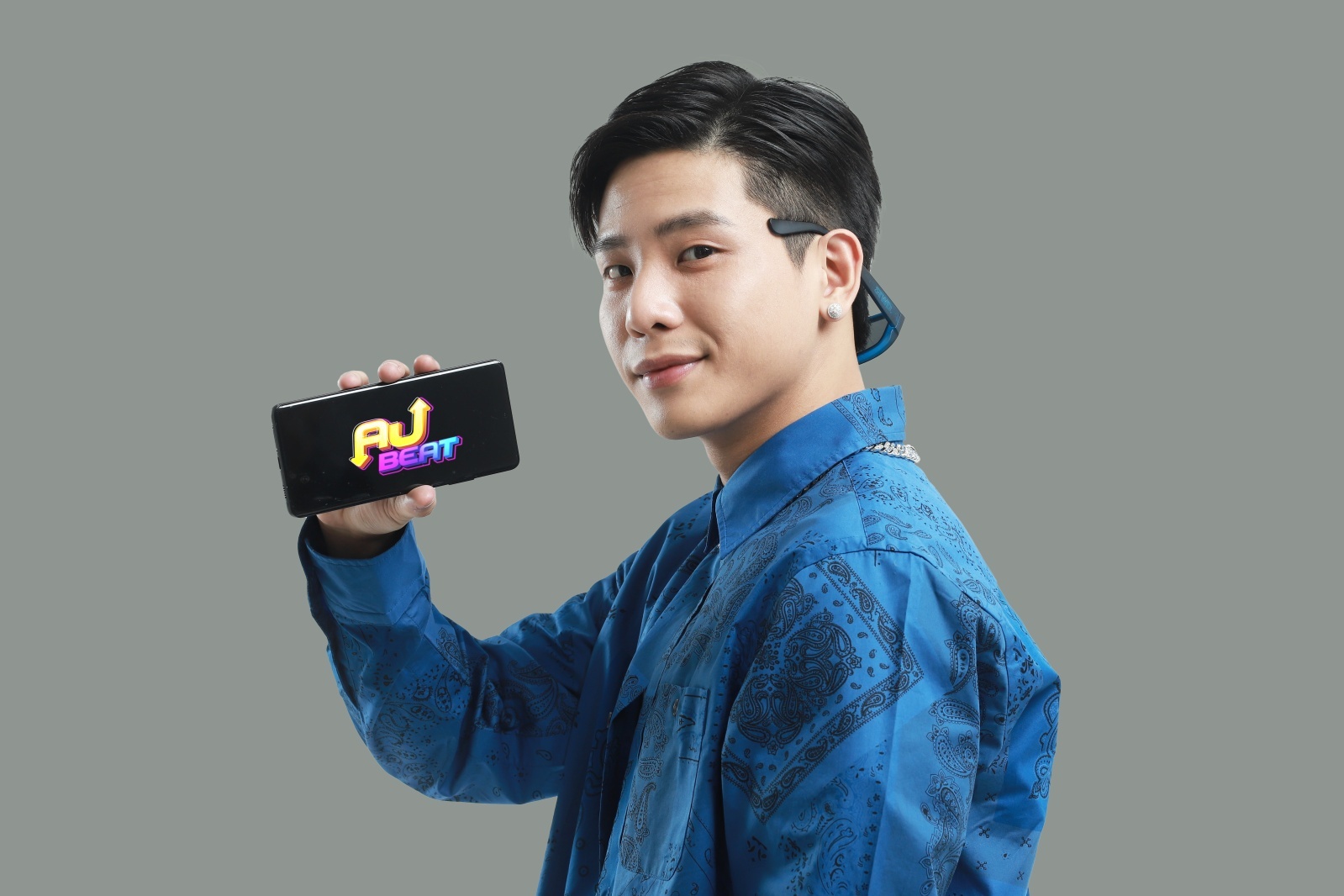 Quan A.P tro thanh dai dien hinh anh tua game moi AU BEAT hinh anh