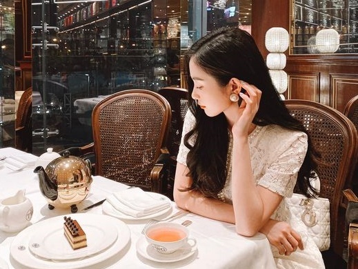 My nhan Viet tranh luan ve cach tan huong cuoc song hinh anh