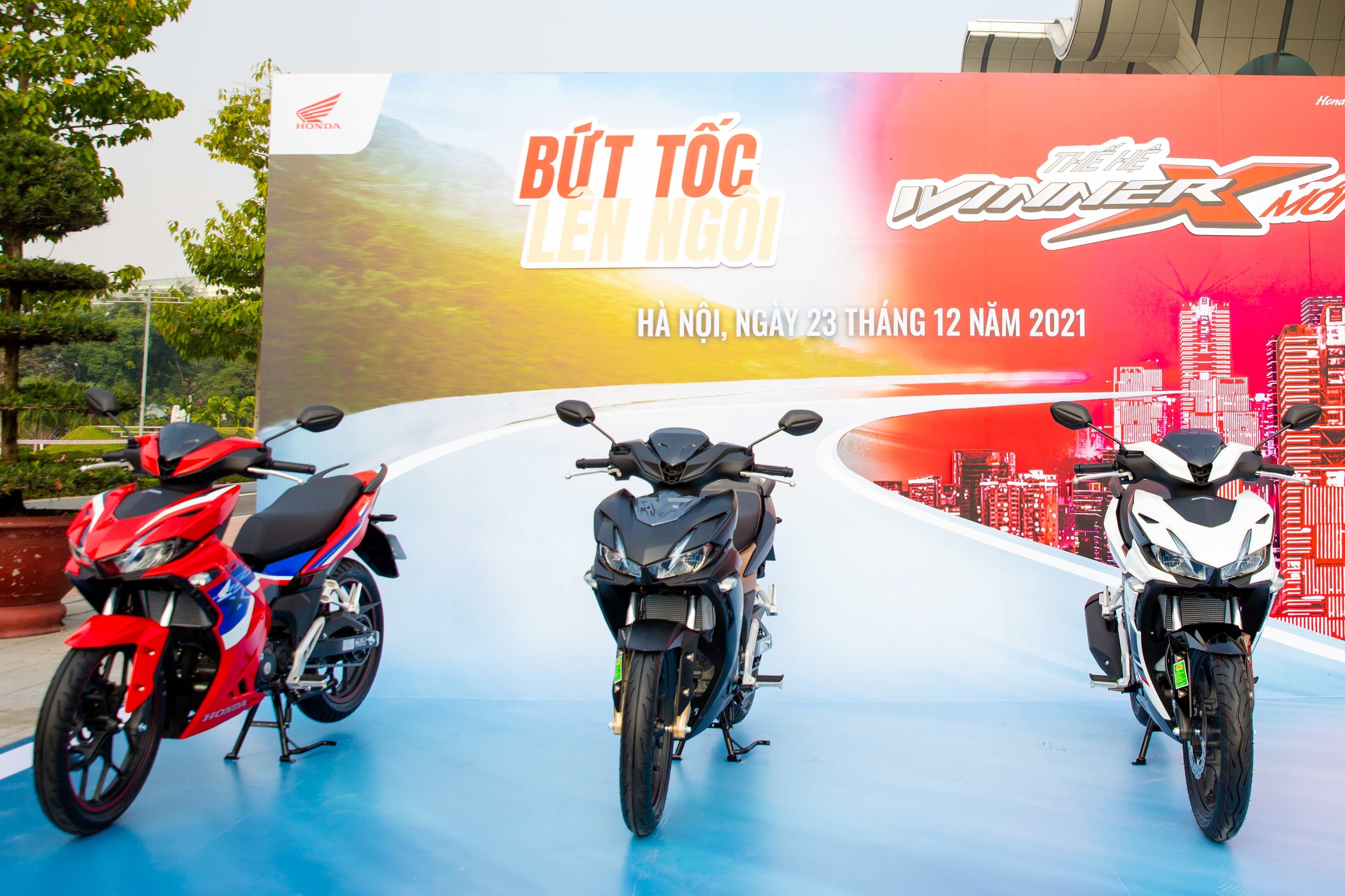 Honda ap dung lai suat tra gop 0% khi mua Winner X hinh anh