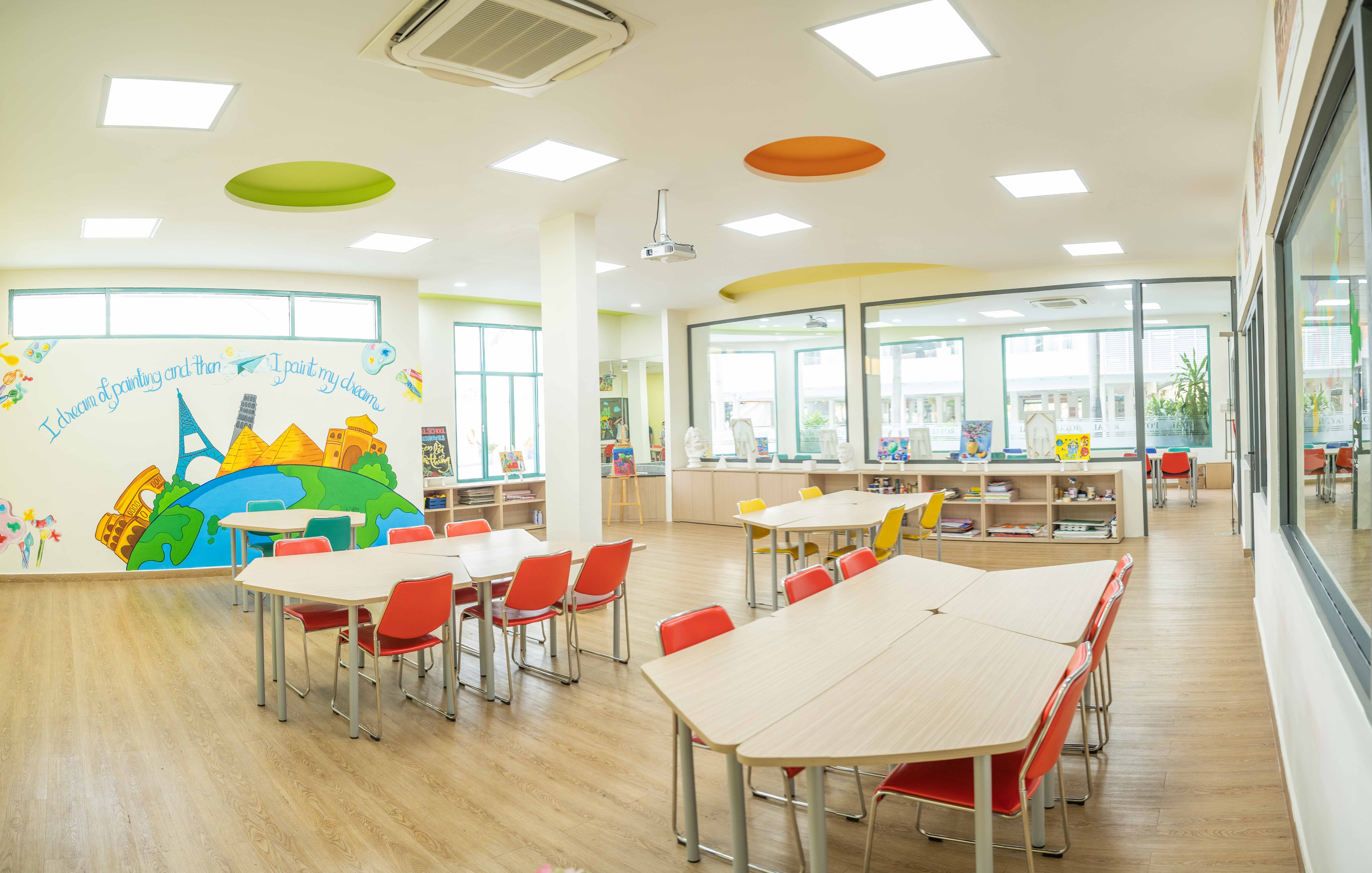 Royal School tuyển sinh ảnh 3 Royal School tuyen sinh anh 3