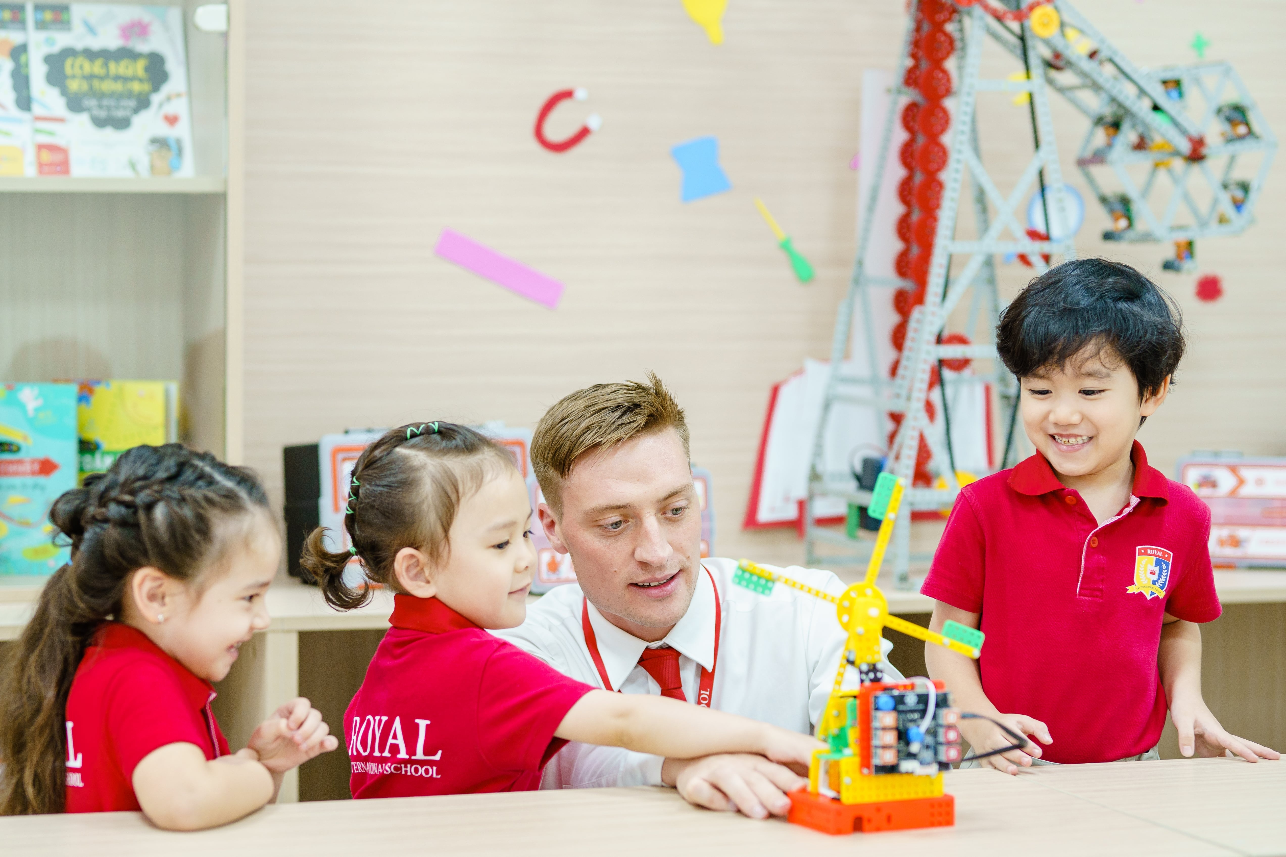 Royal School tuyển sinh ảnh 1 Royal School tuyen sinh anh 1
