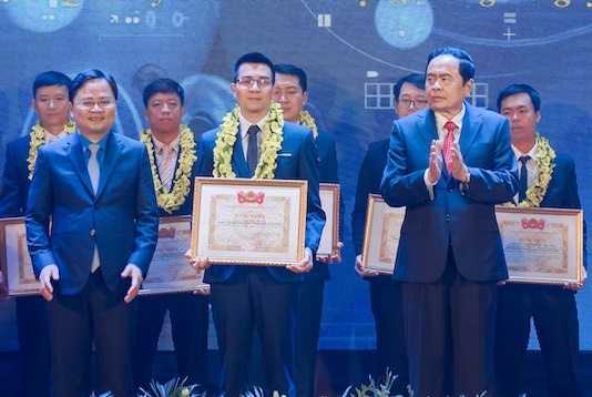 MobiFone vinh danh cac guong mat thanh nien lam theo loi Bac hinh anh