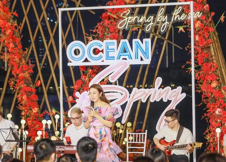 Hang nghin nguoi tham du le hoi mua xuan tai Vinhomes Ocean Park hinh anh