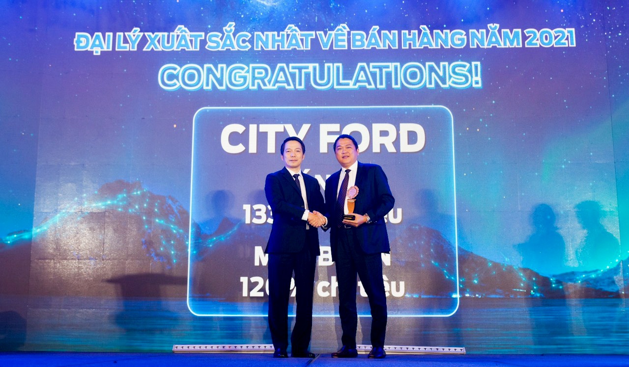 Gia xe Ford Viet Nam anh 1