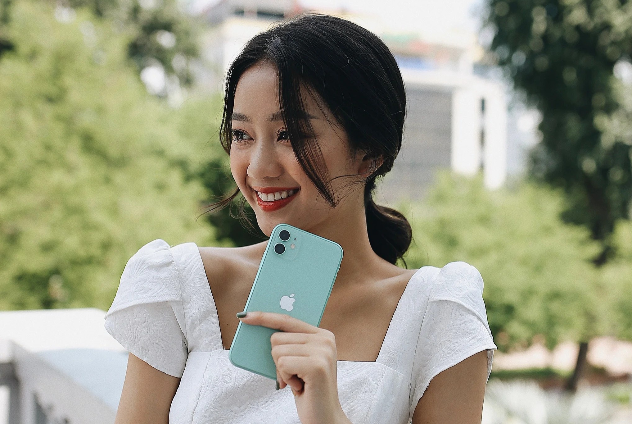 FPT Shop giam den 4 trieu dong cho khach mua iPhone 11 hinh anh