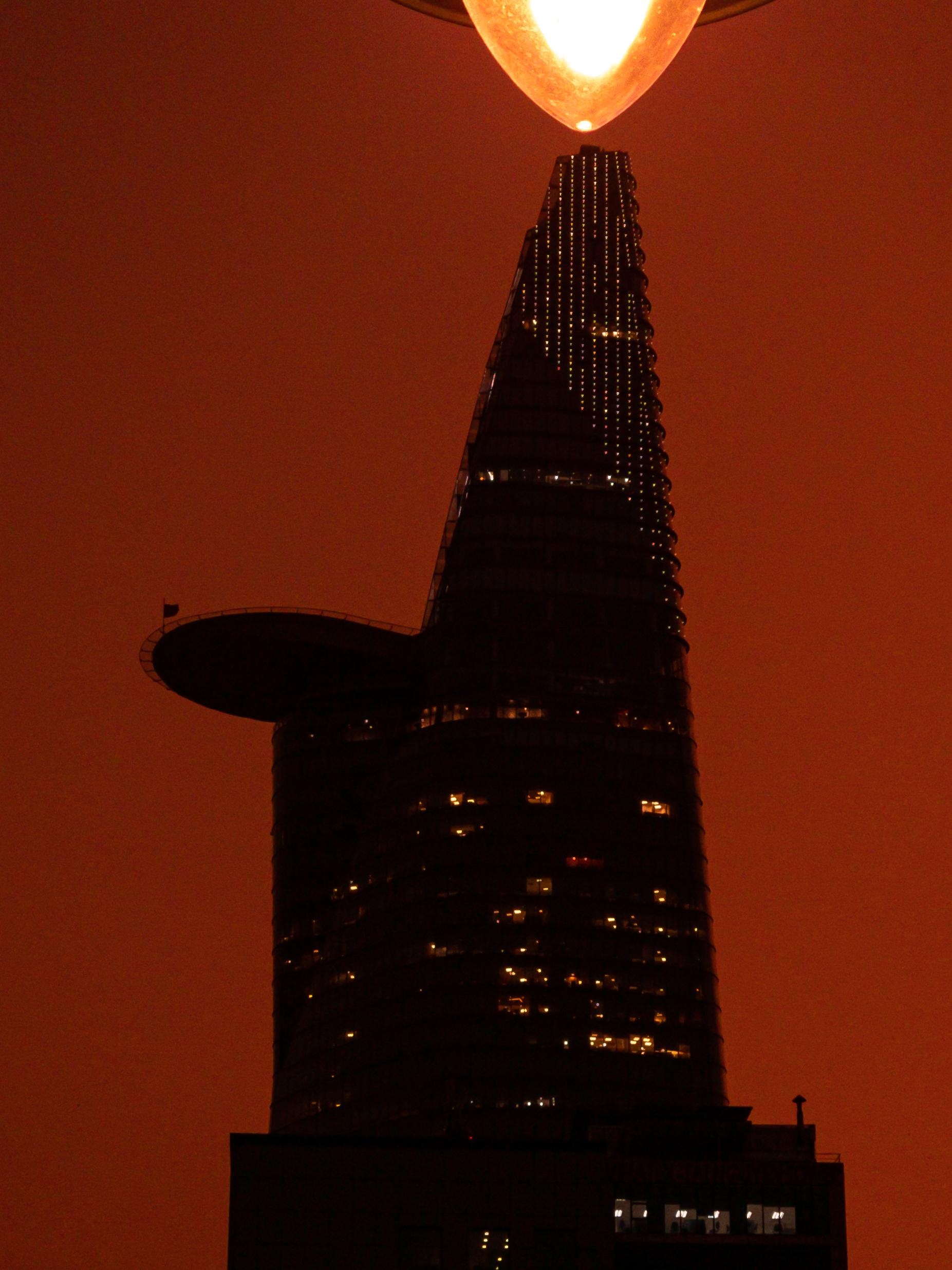 Galaxy S22,  camera mat than bong dem anh 2