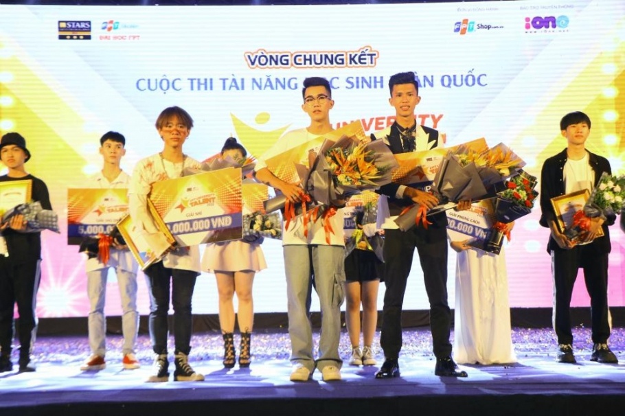 DH FPT,  hoc bong tai nang anh 2