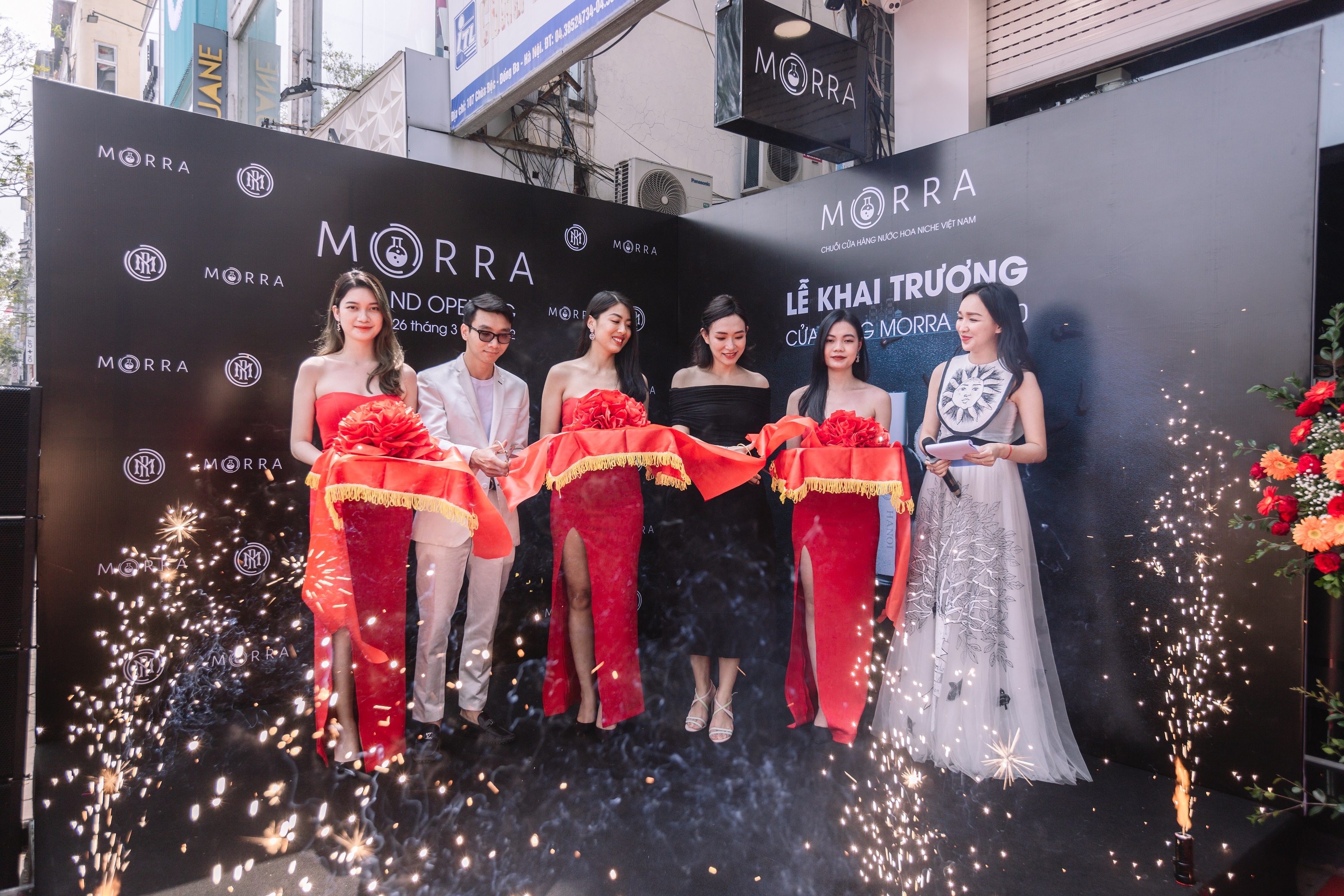 Gioi tre xep hang cho Morra khai truong cua hang dau tien o Ha Noi hinh anh